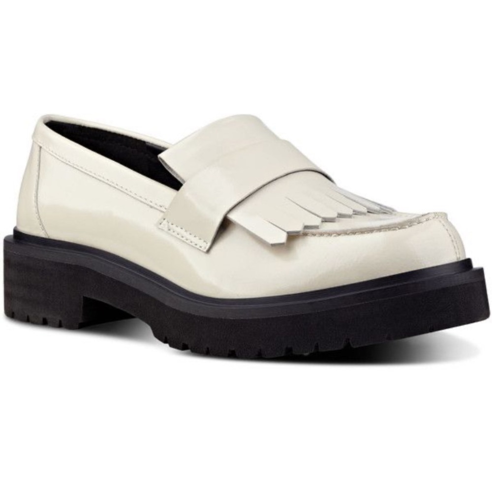 Nine West Ivory Patent Leather Kiltie Loafers Size 7.5